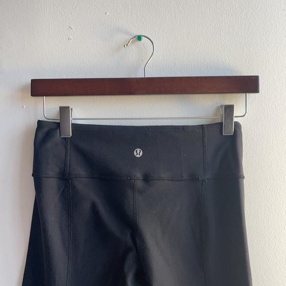 Reversable Lululemon Capris Size 4 - Picture 10 of 14